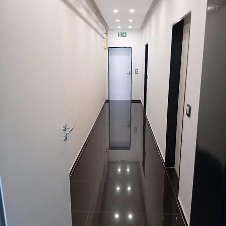 Pader Mit Wlan Und Free Parking